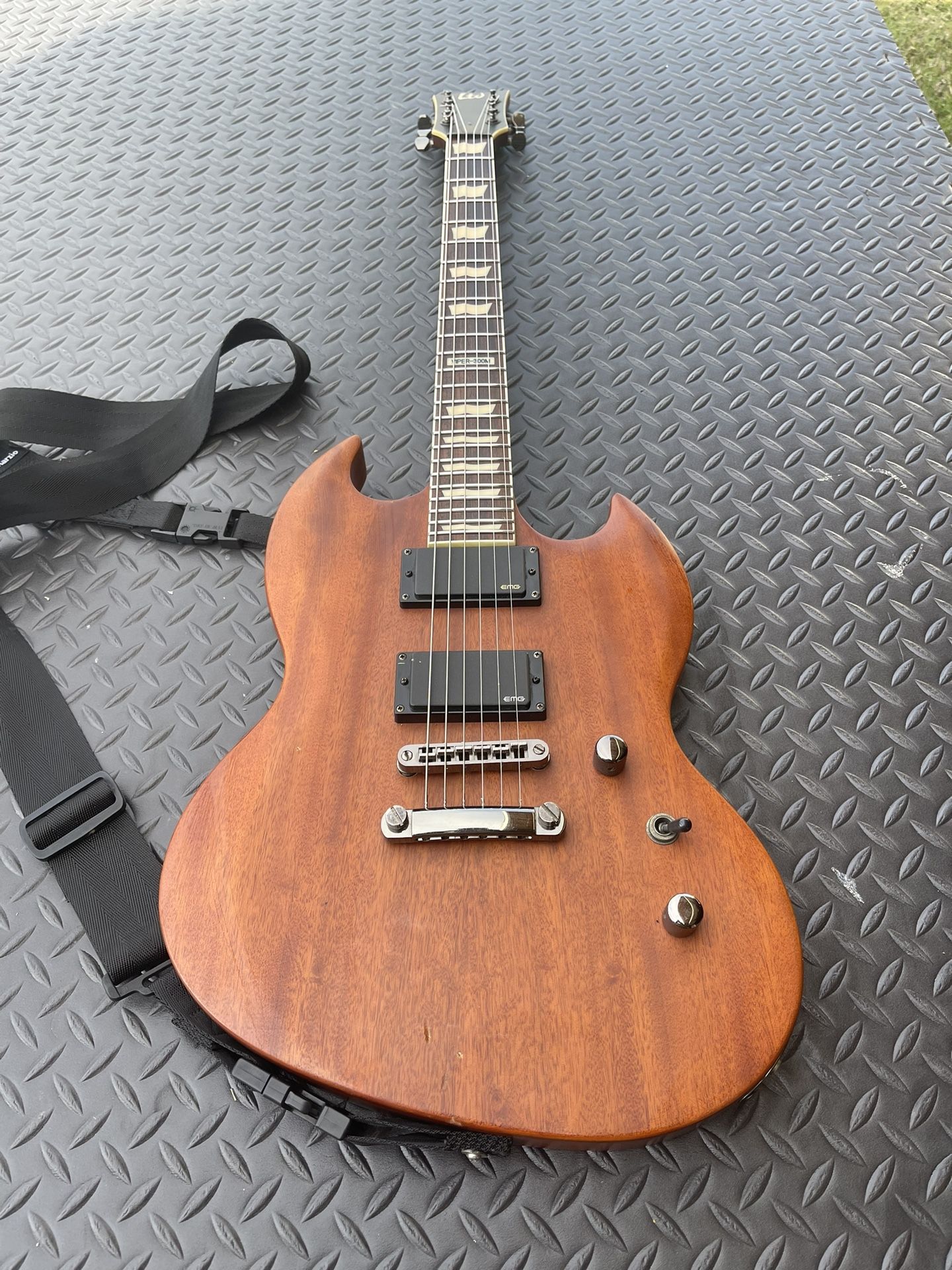 Ltd Viper 300m Guitar