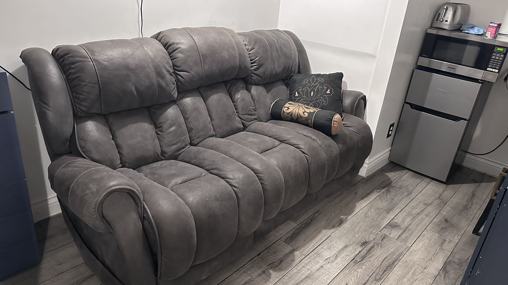 Dual Reclining Couch