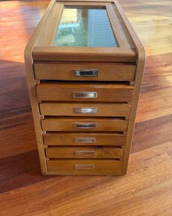 Castlecreek collector display case
