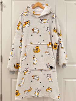 🐱 Cozy Oversized Cat-Print Sherpa Hoodie Blanket | Super Soft & Warm 🤍