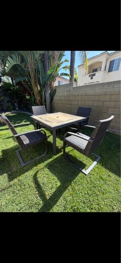 5 piece patio set/ Patio/ Yard/ outdoor/ furniture/ chairs/ table