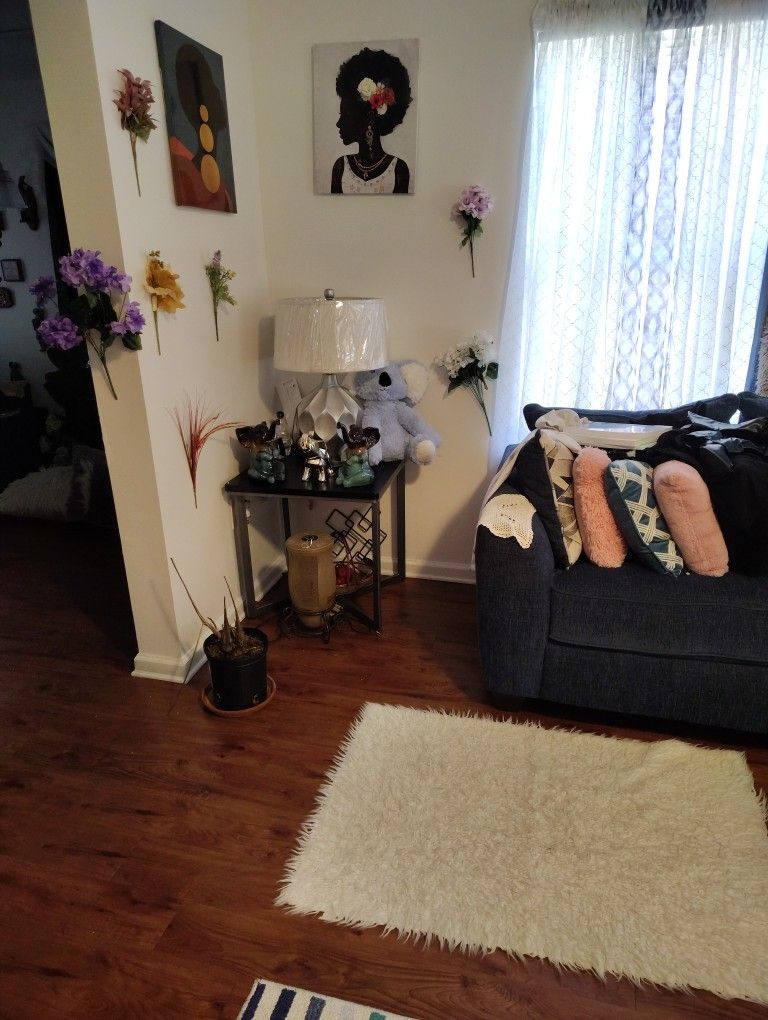 BLUE JEAN LOVE SEAT SOFA RARELY USED FOR SALE HOW MUCH YOU WANNA PA$$$Y