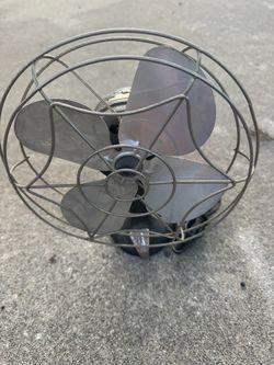 Vintage 1940s Art Deco Eskimo Electric Desk Fan by Bersted Mfg. Co.