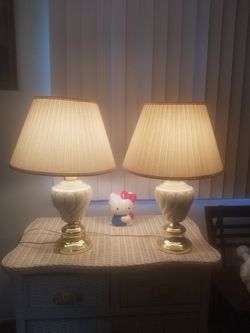 Dos lamparas vases de porselana en buenas condiciones