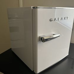 Galanz Mini Fridge