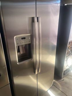 Refrigerador ge stainless steel everything works