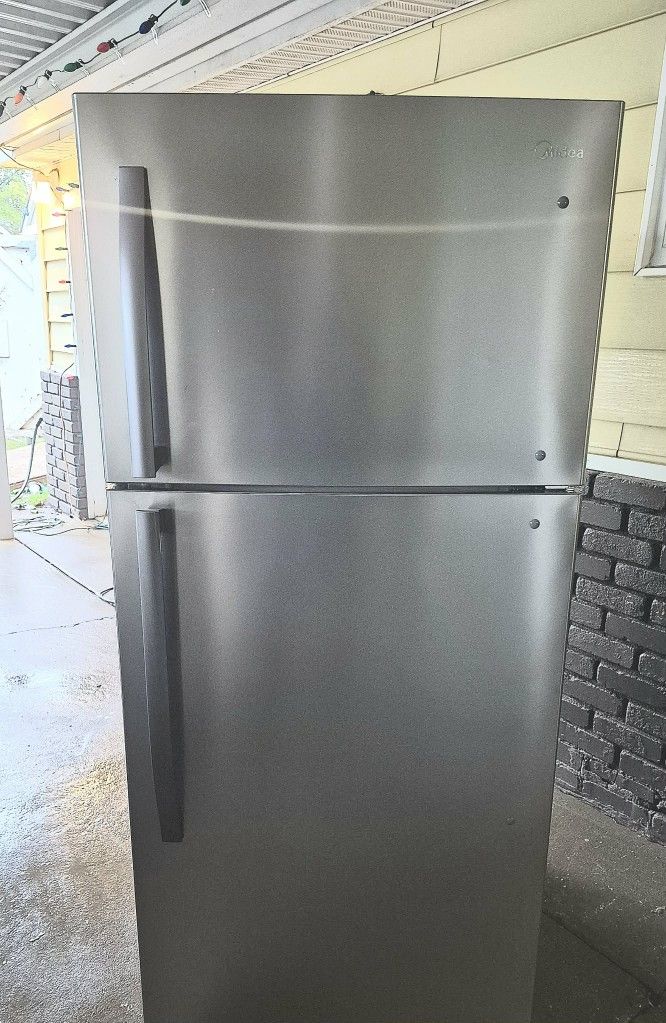 Free Delivery. Very Nice Stainless Steel Refrigerator. Only 3 Years Old