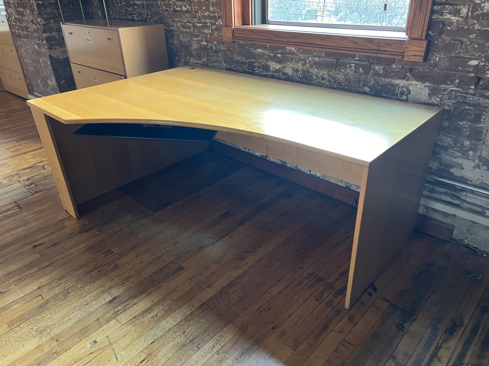 Free Large Office Desks