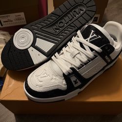 LV Trainer Black