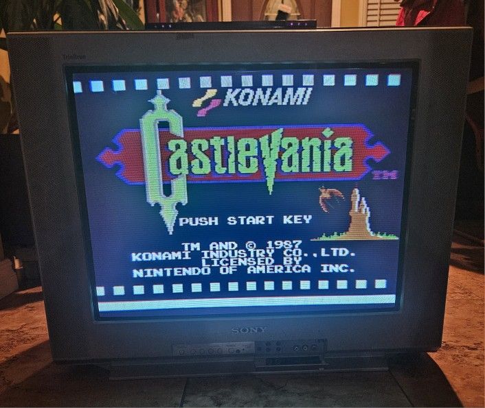 Sony CRT Trinitron 24 Inch