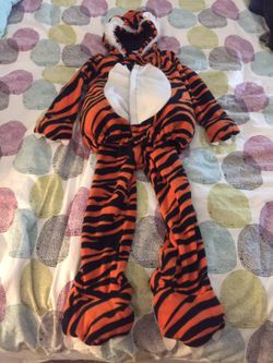 Old Navy Tiger costume 4-t -5t