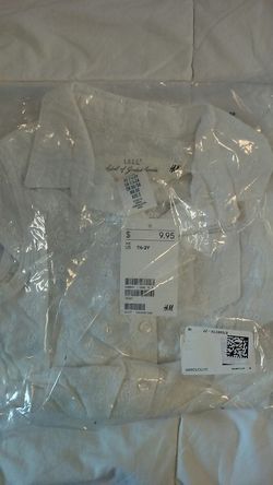 Child/kid (girls) white shirt. 18 - 24 mos. Eyelits, pocket, button up. H&M