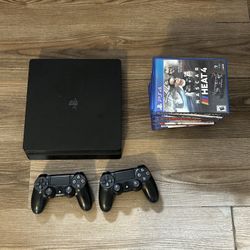 Playstation 4 With 2 Extra Controllers And 11 Games