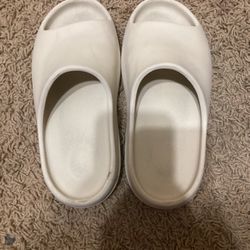 Yeezy Slides Size 3US