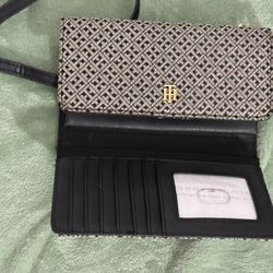 Tommy Hilfiger Womens Crossbody purse TH Logo Signature Bag