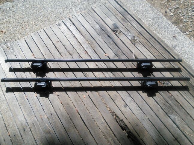 Thule 1054 roof racks mounts and 58 inch cross bars.