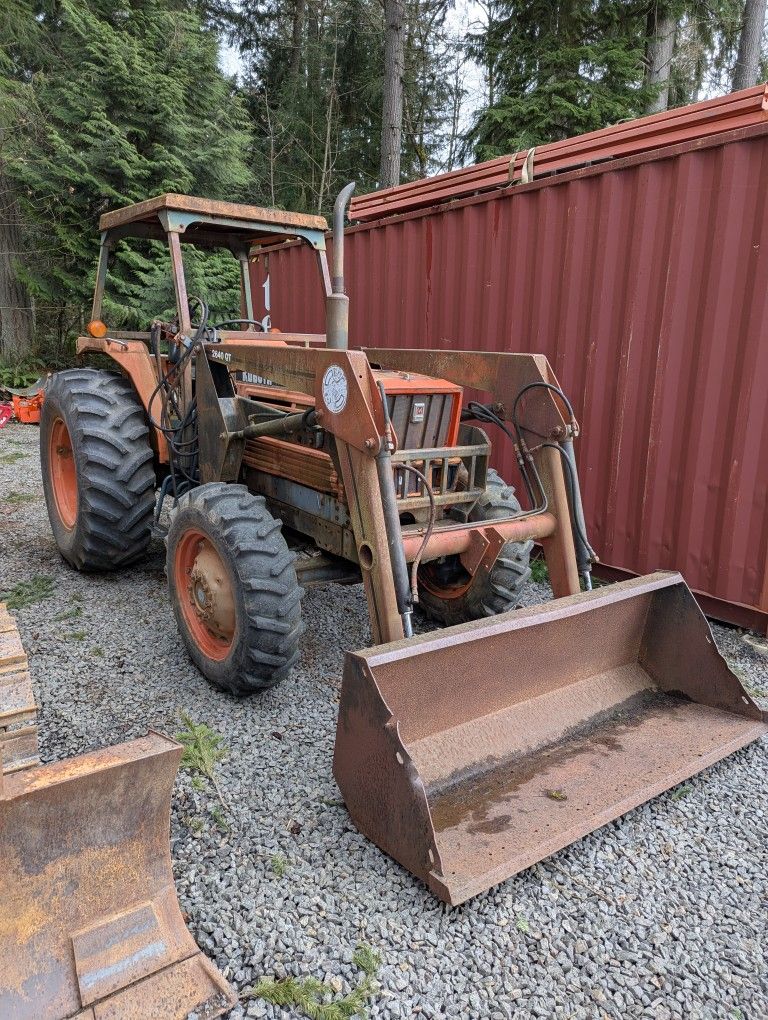 Kubota M7950DT Tractor with Loader