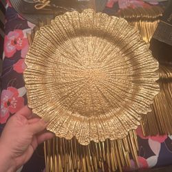 Plastic Gold PlateChargers