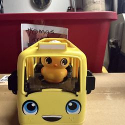 Bus Toy With Three Animals