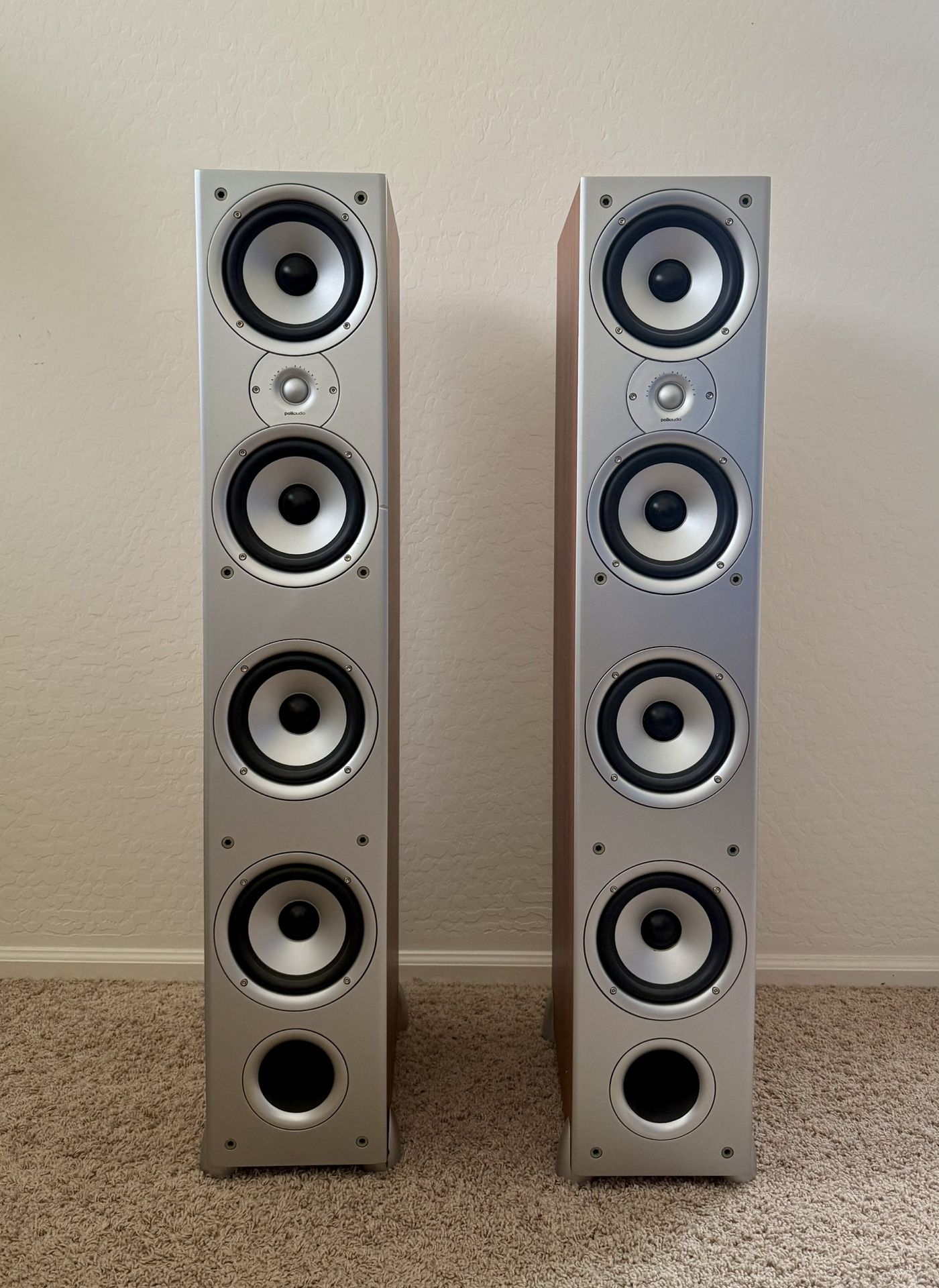 Polk Audio Floor Standing speakers With 5 Drivers