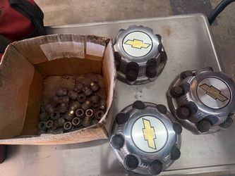 99-10 Duramax Hub caps (ONLY HAVE 3)