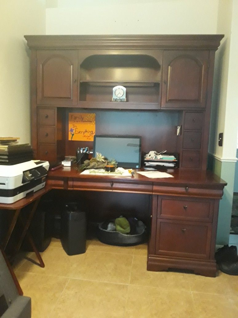 Big Desk With Hutch