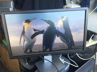 MONITOR FOR PC COMPUTER DELL 23” RUNS GREAT LOOK !