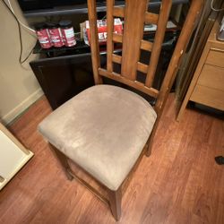Set If 4 High Top Chairs / Bar Stools