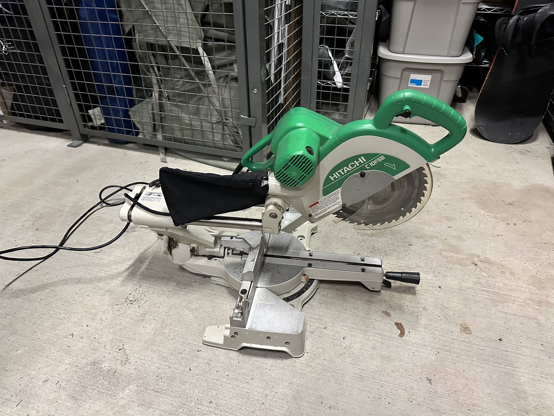 Hitachi C10FSB Miter saw