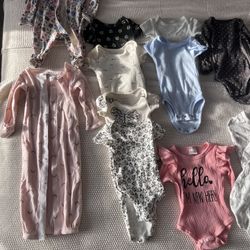 17 Pcs Newborn Clothes. 2 Packs Pacifiers And Bottle