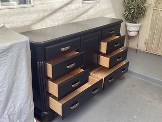 8 DRAWERS DRESSER