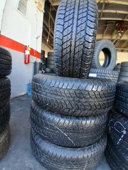 Vendo Un Set De Llantas Usadas DUNLOP  265/70R17  CON 90% DE VIDA LAS 4 INSTALADAS Y BALANSIADAS 