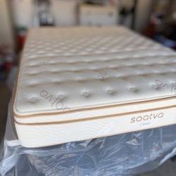 Saatva "Classic" Queen Mattress - Like New Condition