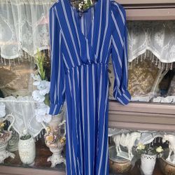 Beautiful Blue &White Dress two splits in the Front of the Dress size Large 
