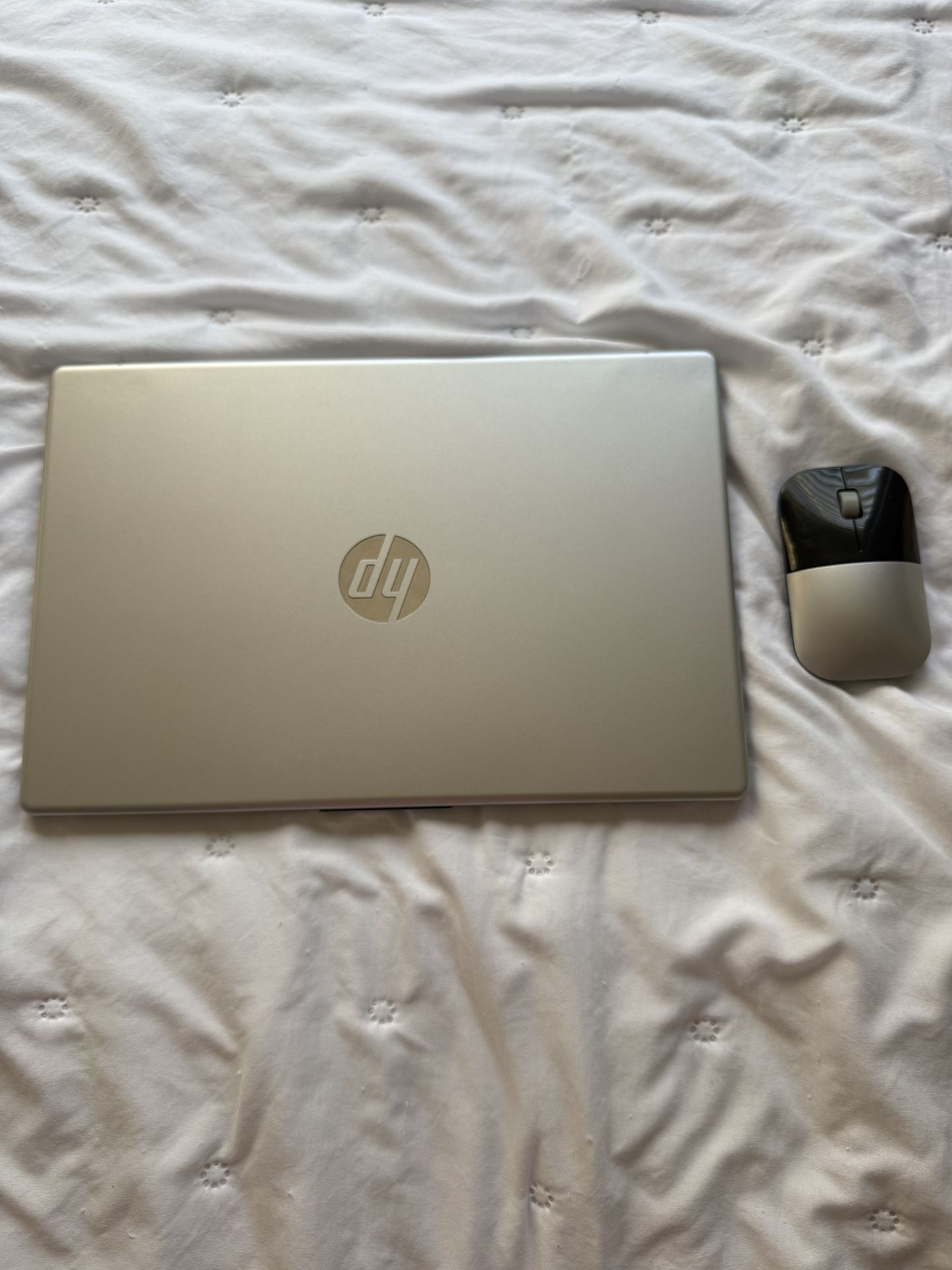 HP 14 Laptop (Model 14-ep0033cl) – LIKE NEW + Wireless Mouse