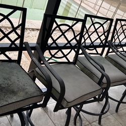 6 Chairs And Table Patio Set. Need Gone Today!