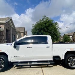 2025 GMC Sierra 2500HD SLT 6.6L Duramax Diesel 13,400 Miles