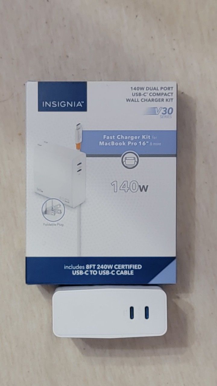 Insignia 140 Watt Duel Port Wall Charger