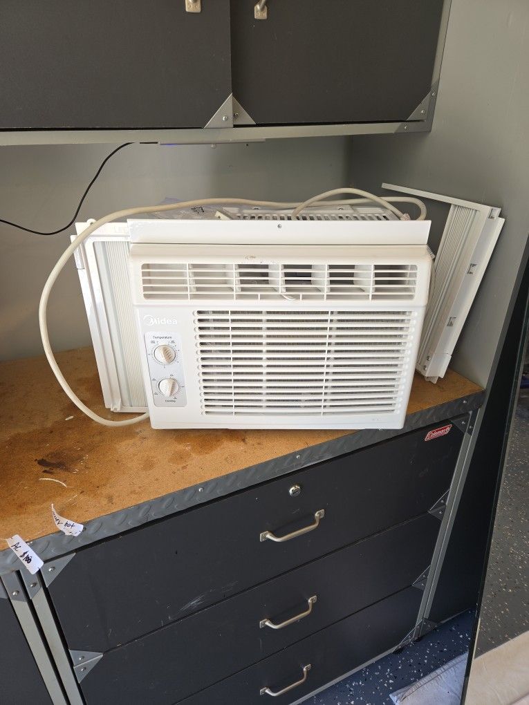 5000 BTU in window AC - Midea