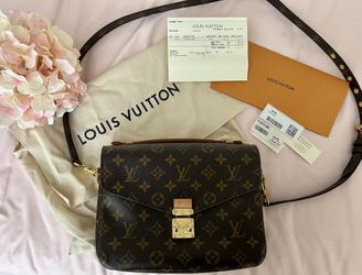 LOUIS VUITTON Pochette Métis Bag