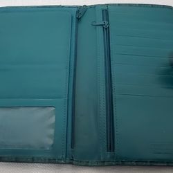 Excellent Condition Vintage Nordstrom Green Alligator Leather Wallet/Clutch