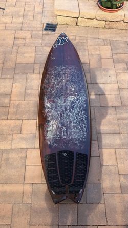 SURFBOARD 5’9 30L