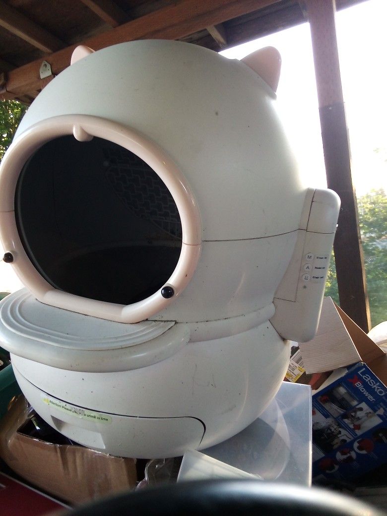 Self Cleaning Litter Box