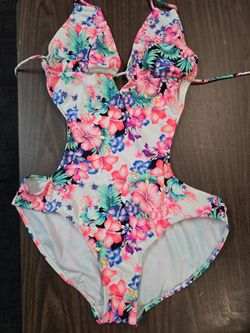 Woman's One Piece Swimsuit Size Large