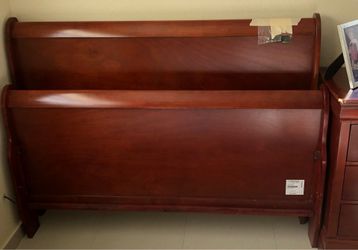 Cherry queen size sleigh bed  5 piece bedroom set