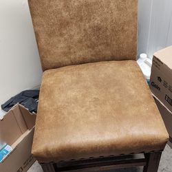 Dining Table Sits 6 New End Chairs!!