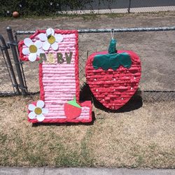 Strawberry 🍓 Piñata 