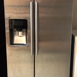 Samsung Stainless Steel Side-by-Side Refrigerator – Ice & Water Dispenser 