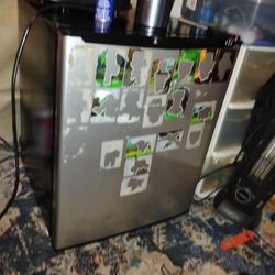 Mini Fridge With Freezer 