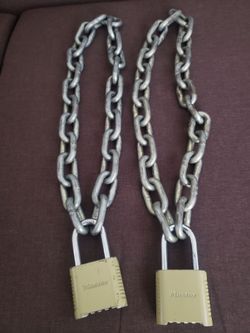 2 RESETTABLE COMBINATION MASTER LOCKS AND 2 MATCHING CHAINS